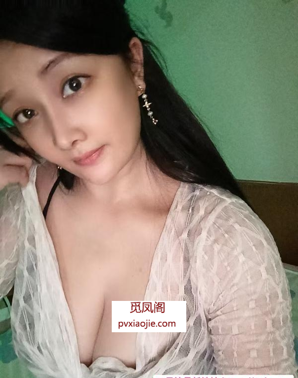 丰满瑜伽教练