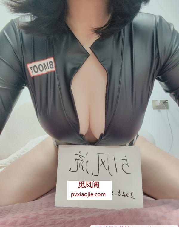 大胸气质美女