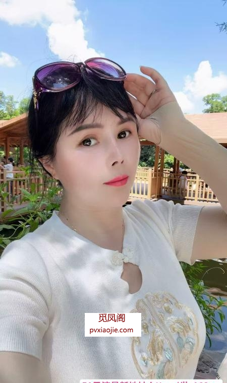 美艳尤物人妻