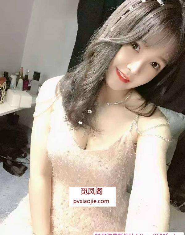 性感肤白小美