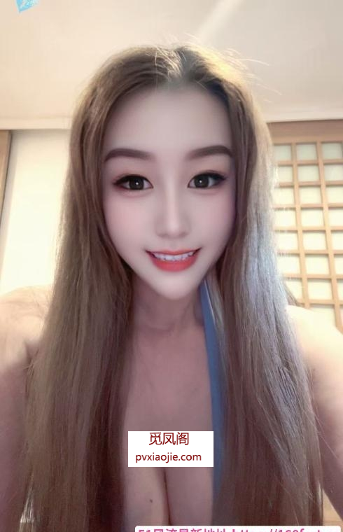 清秀美臀依依