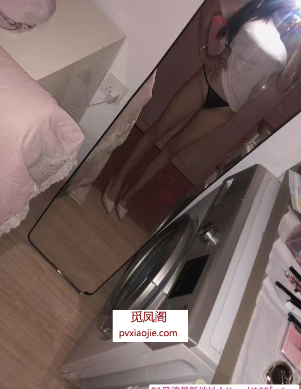 肥臀骚姐姐