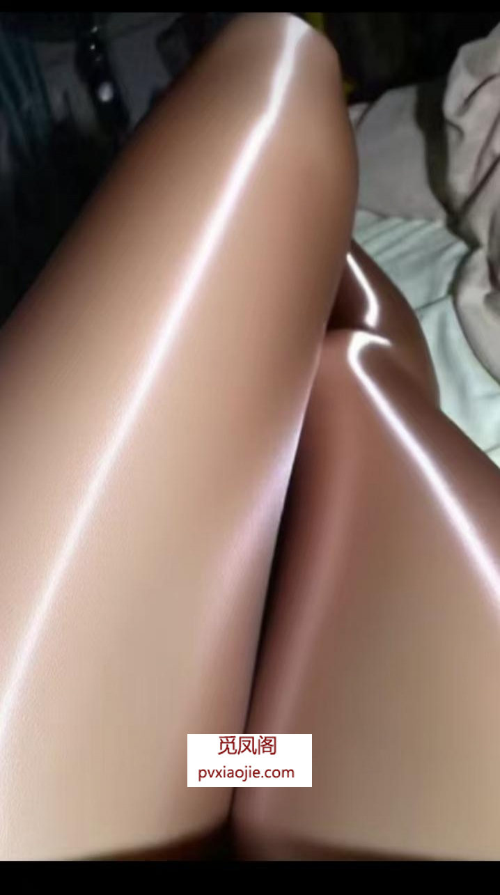 黑丝翘臀美女姐姐