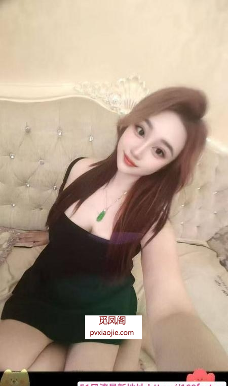 白嫩性感大胸妹妹