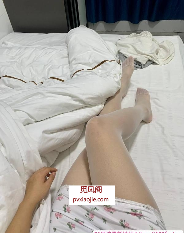 娇小型服务大胸妹