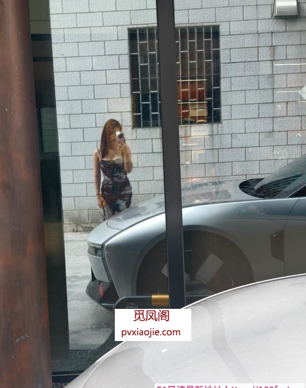 肥臀大奶美女