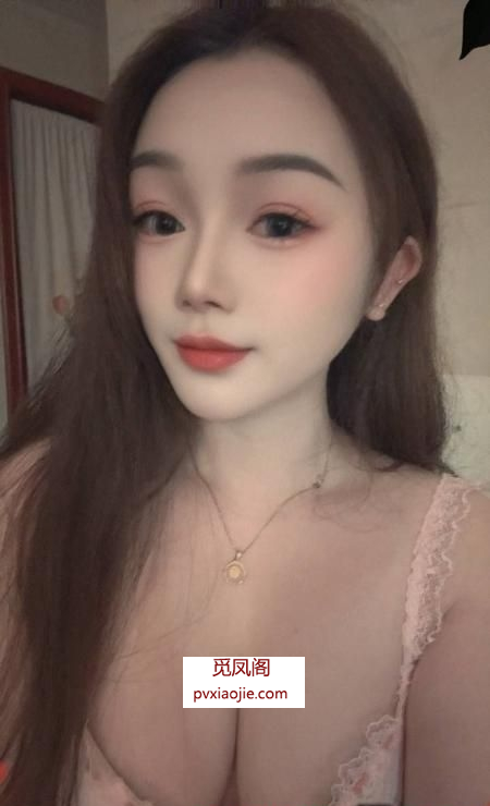 湖里长腿足交小甜心