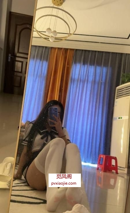 湖里长腿足交小甜心